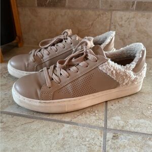 Neutral women’s sneakers